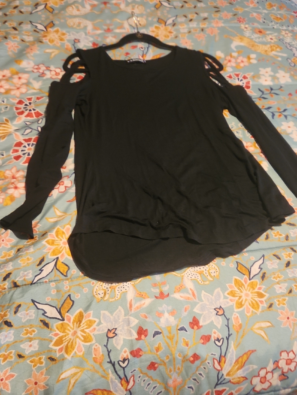 Women’s Black Cold-Shoulder Long Sleeve Top